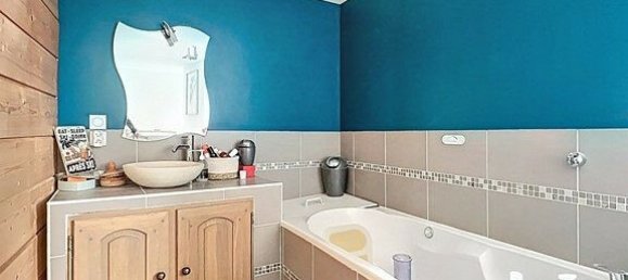 2 bedrooms House in Villecheneve, France No. 197984 9