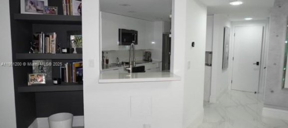 3 dormitorios propiedad comercial en venta en Miami, Miami-Dade, Florida, USA № 615802 2