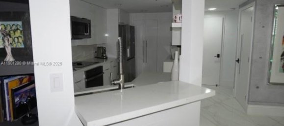3 dormitorios propiedad comercial en venta en Miami, Miami-Dade, Florida, USA № 615802 3