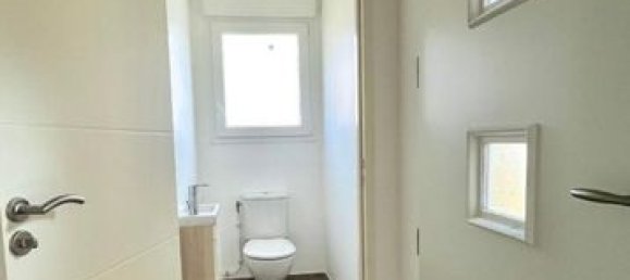 3 bedrooms House in Clairoix, France No. 305598 5