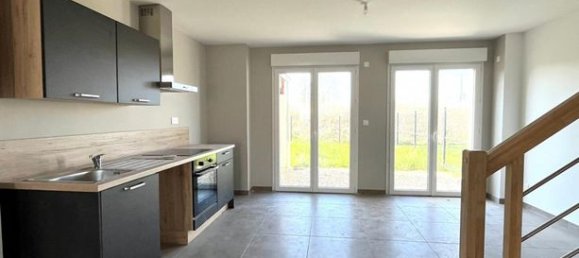 3 bedrooms House in Clairoix, France No. 305598 2