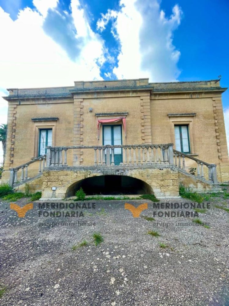 Villa de 10 dormitorios en Lecce, Italy No. 203127