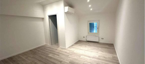 7 rooms House in Udine, Italy No. 29103 32
