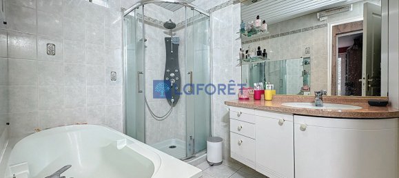 4 bedrooms House in Morangis, France No. 181391 11