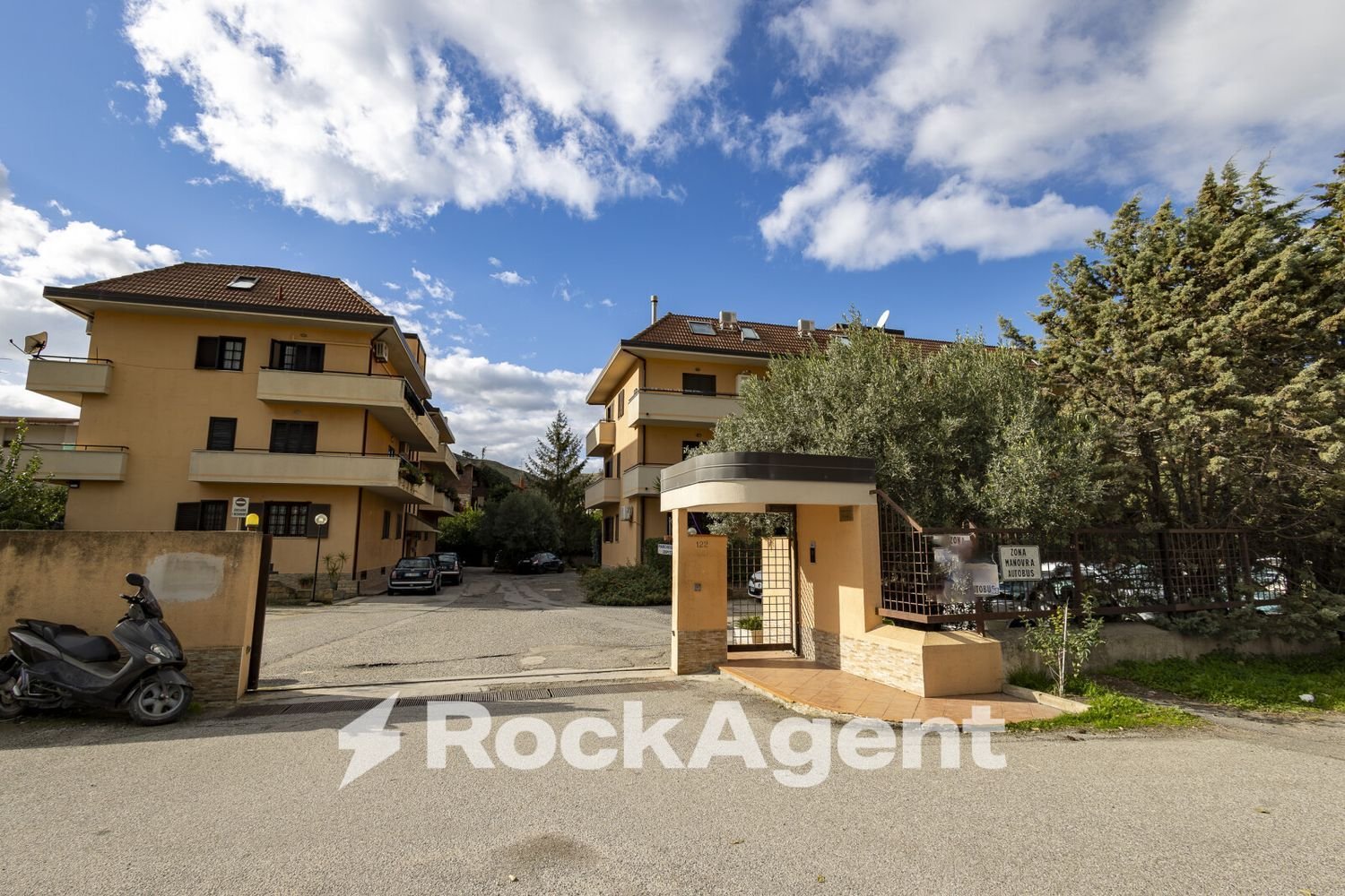 4 rooms Apartment in Catanzaro, Italy No. 182723
