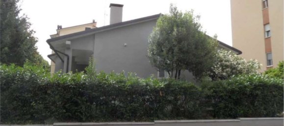 6 rooms Villa in Sassuolo, Italy No. 96020 3