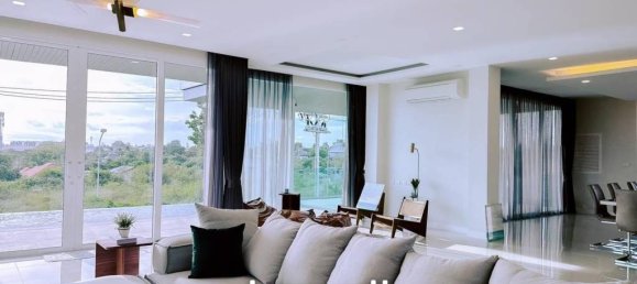 6 bedrooms Villa in Pattaya, Thailand No. 13090 3