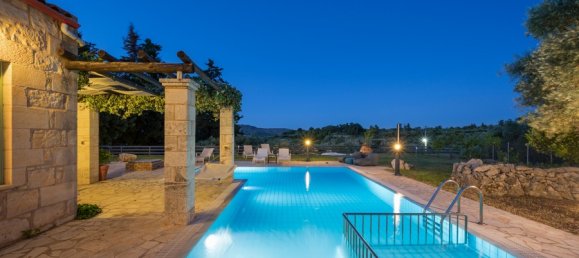 4 bedrooms Villa in Chania, Greece No. 135 2