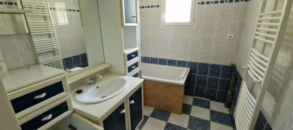 3 bedrooms House in Landeronde, France No. 362925 10