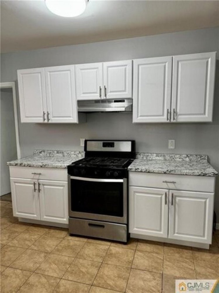 3 bedrooms House in Perth Amboy, USA No. 406122