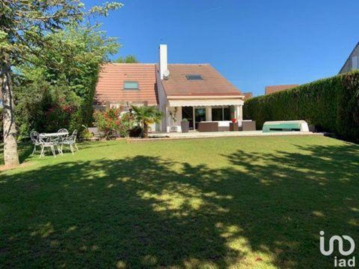 5 bedrooms House in Rubelles, France No. 28800