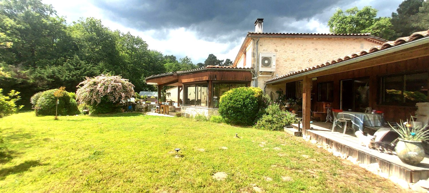 11 غرف نوم قطعة أرض في Ambrus, France رقم 109506