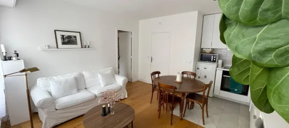 1 bedroom Apartment in Paris, France No. 352650 2