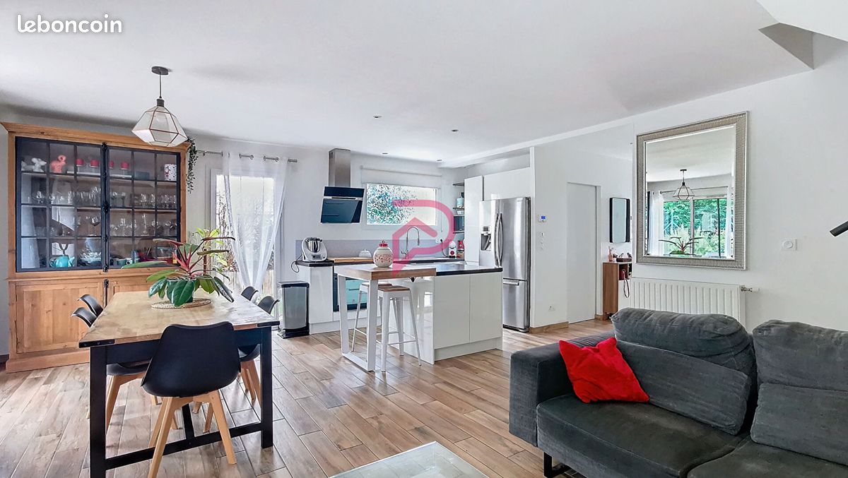 4 bedrooms House in Grezieu-la-Varenne, France No. 205214