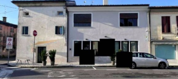 524m² Commercial property in Crocetta del Montello, Italy No. 346431 2
