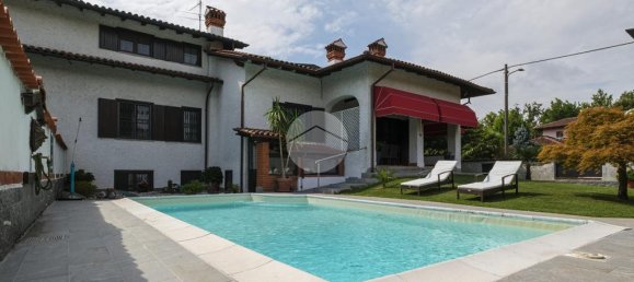 4 bedrooms Villa in Vermezzo con Zelo, Italy No. 287077 2