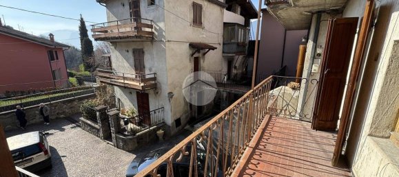 4 bedrooms House in Bienno, Italy No. 101835 9