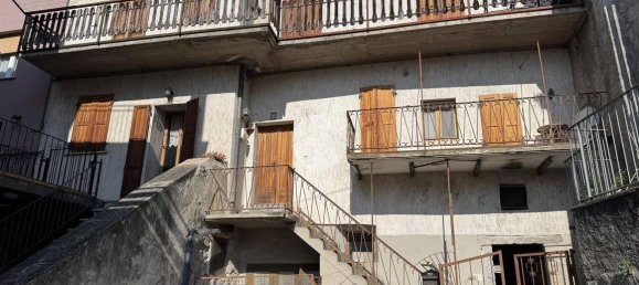 4 bedrooms House in Bienno, Italy No. 101835 10