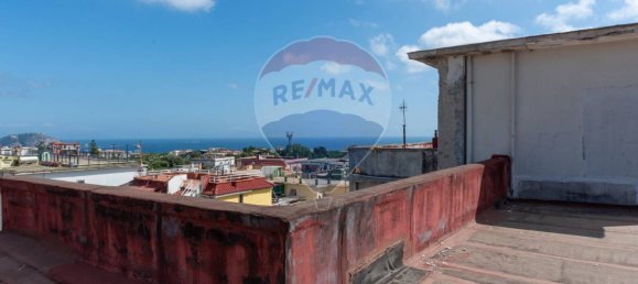 Apartamento de 2 dormitorios en Pozzuoli, Italy No. 269207 32