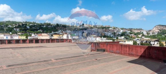 Apartamento de 2 dormitorios en Pozzuoli, Italy No. 269207 30