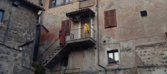 Apartamento de 3 dormitorios en Ronciglione, Italy No. 379169 2