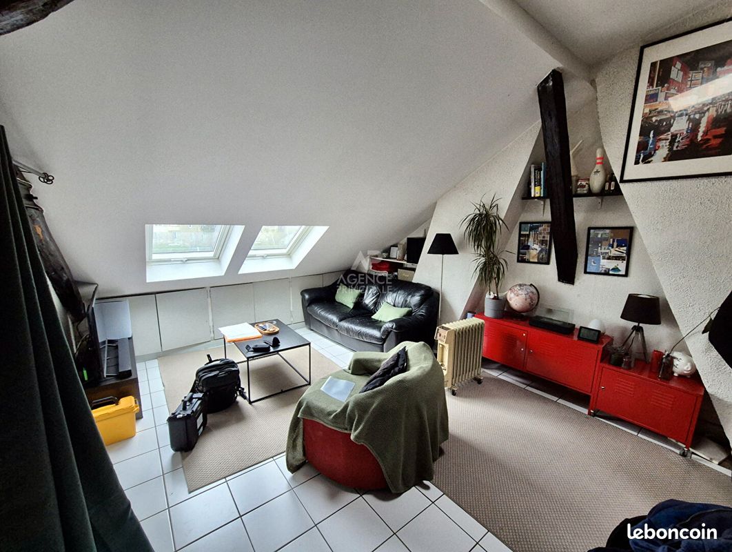 Studio à Poissy, France No. 149813