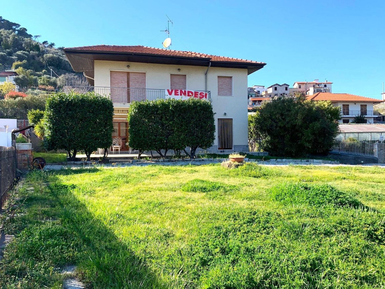 6 rooms Villa in Ventimiglia, Italy No. 104742