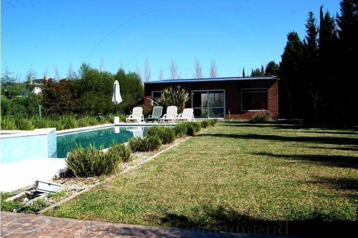 3 bedrooms House in Malvinas Argentinas, Argentina No. 52506