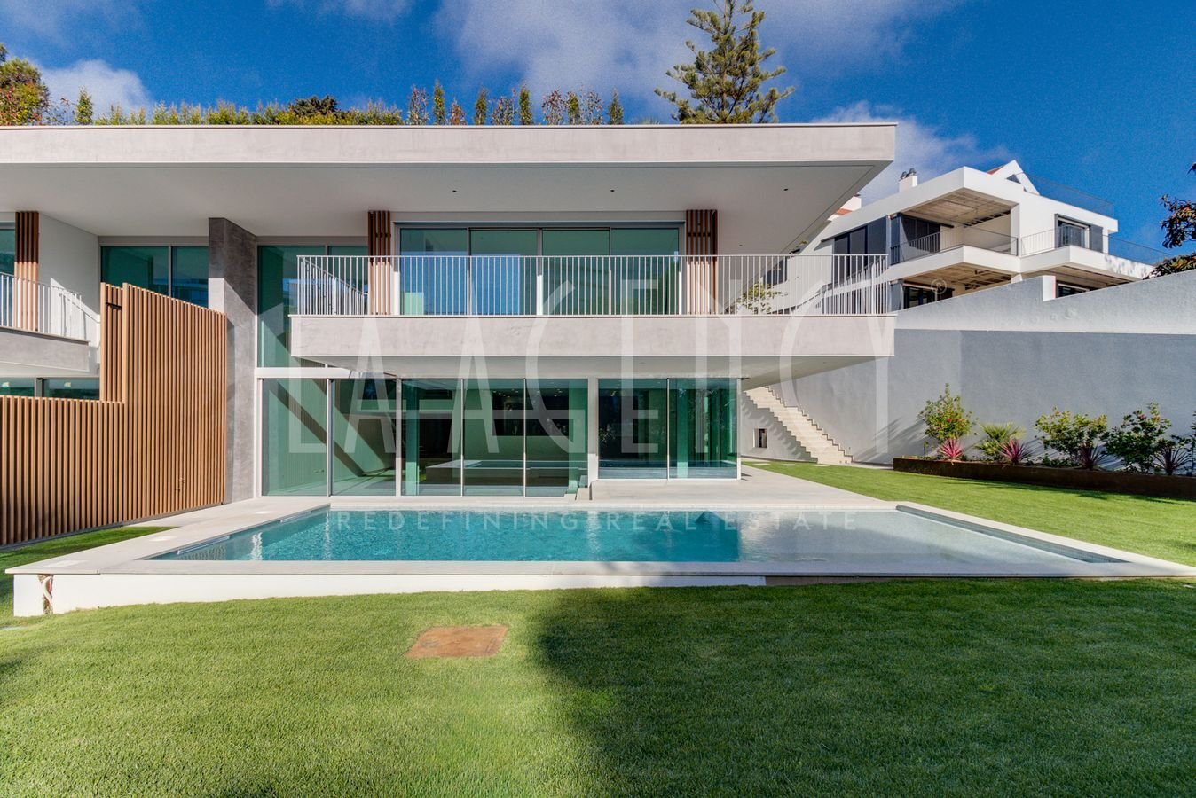 4 bedrooms Villa in Cascais, Portugal No. 115898