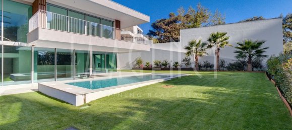 4 bedrooms Villa in Cascais, Portugal No. 115898 3