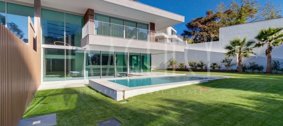 4 bedrooms Villa in Cascais, Portugal No. 115898 2