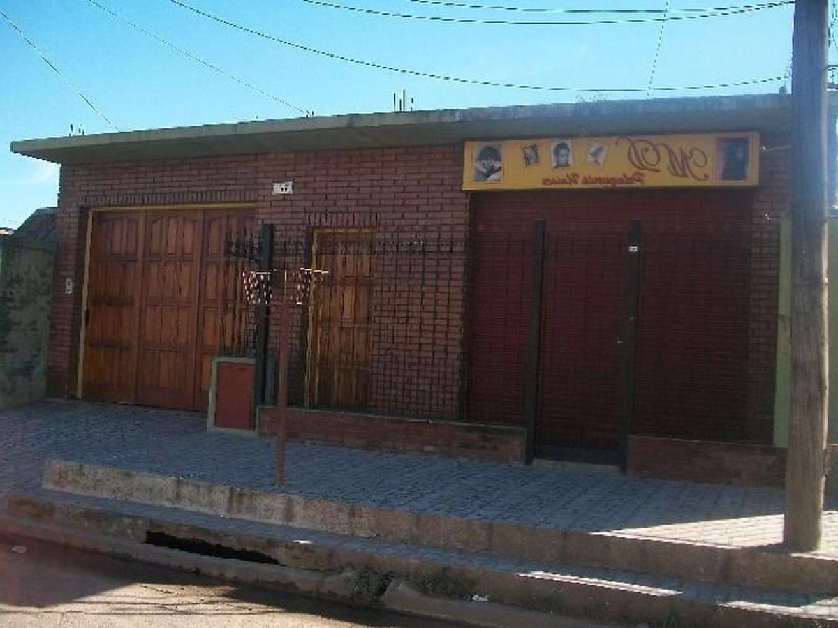 5 bedrooms House in Malvinas Argentinas, Argentina No. 17640