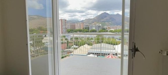 4 Schlafzimmer Wohnung in Palermo, Italy, Nr. 342102 10