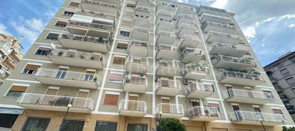 4 Schlafzimmer Wohnung in Palermo, Italy, Nr. 342102 2