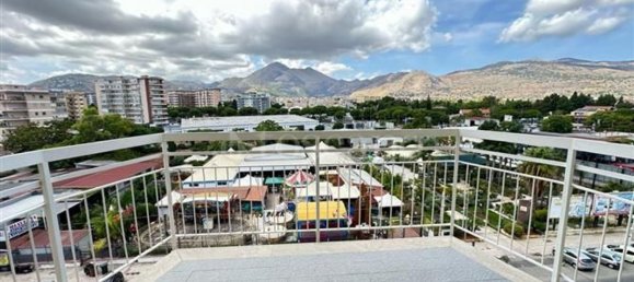 4 Schlafzimmer Wohnung in Palermo, Italy, Nr. 342102 9