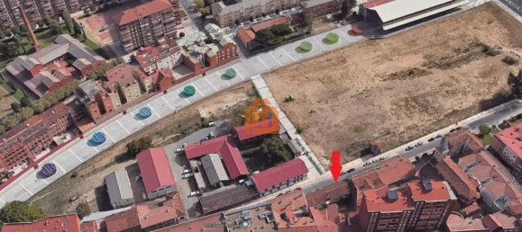 221m² Building in Leon, Spain No. 74657 2