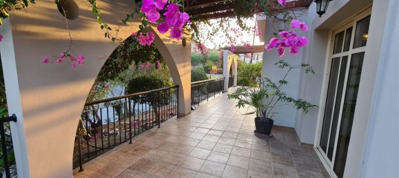 4 bedrooms Villa in Limassol, Cyprus No. 2240 8