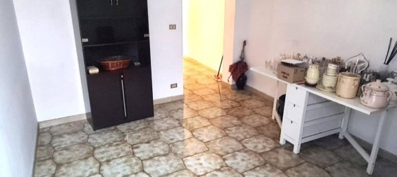 3-salle Appartement à Bari, Italy No. 72367 13