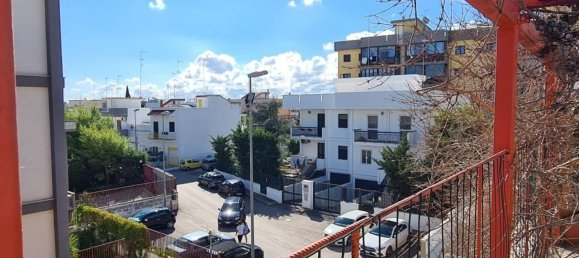 3-salle Appartement à Bari, Italy No. 72367 3