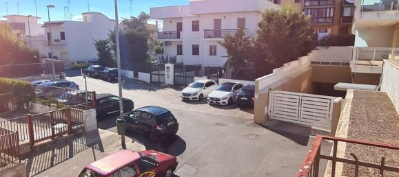 3-salle Appartement à Bari, Italy No. 72367 23