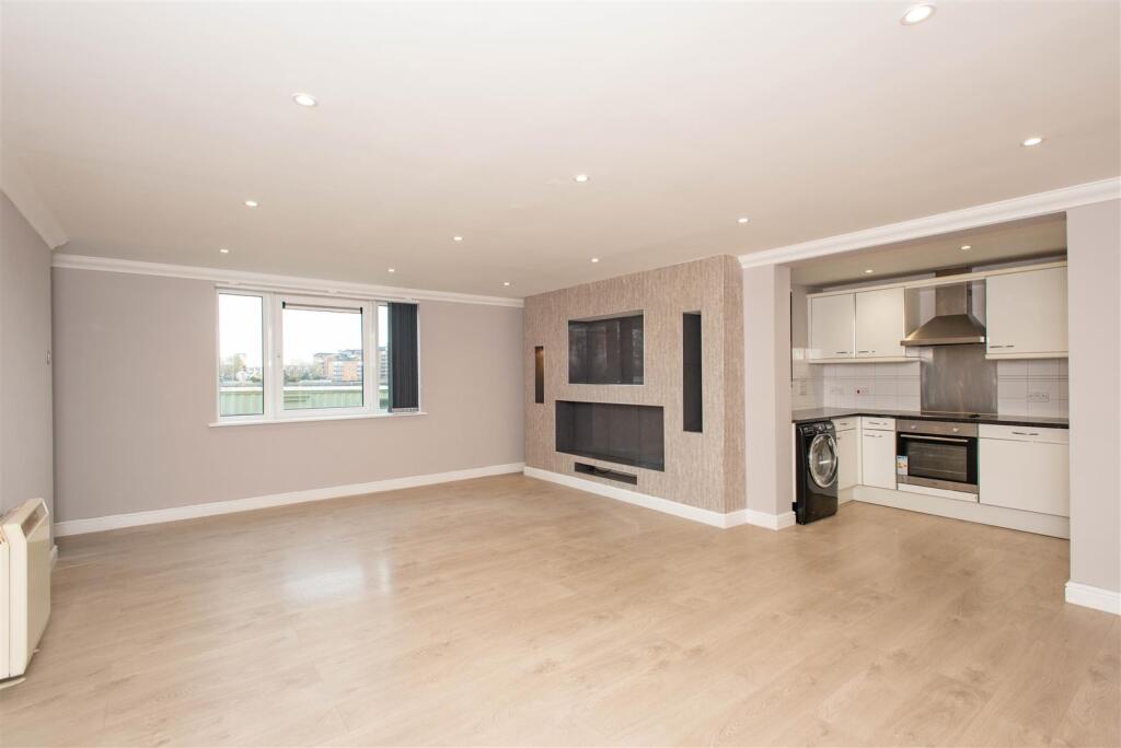 Квартира с 2 спальнями в Лондон, Великобритания № 10584