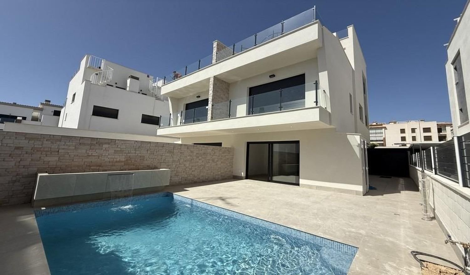 Casa de 5 dormitorios en Guardamar del Segura, Spain No. 151951