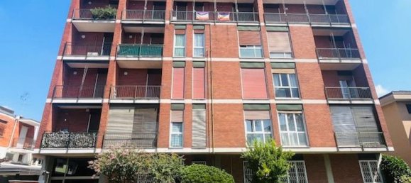 3 bedrooms Apartment in Monza, Italy No. 364317 2
