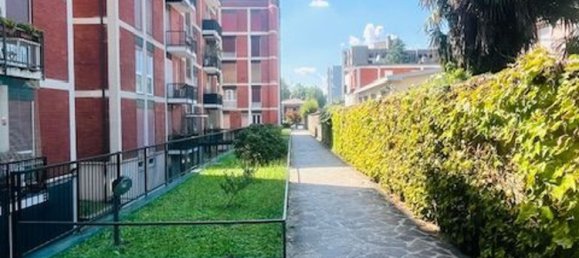 3 bedrooms Apartment in Monza, Italy No. 364317 3