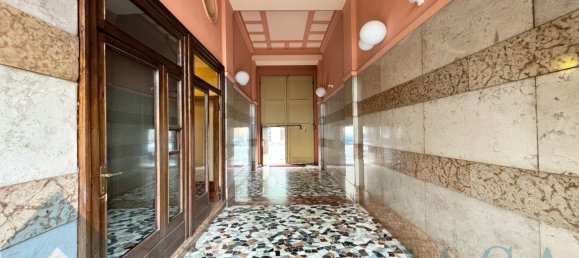 3 rooms Apartment in Milan, Italy No. 245446 2