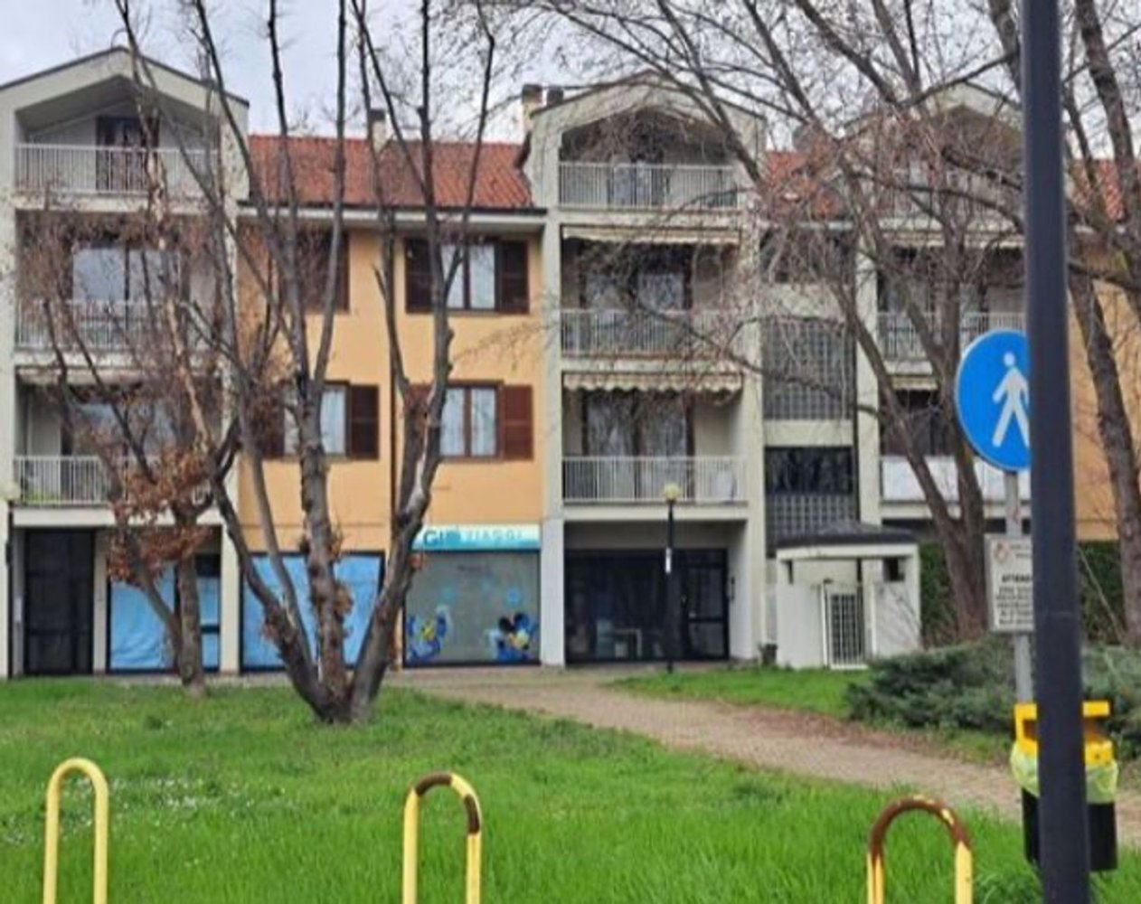 Apartamento de 4 habitaciónes en Muggiò, Italy No. 181641