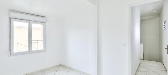 Casa de 3 dormitorios en Saint-Denis, France No. 321744 5