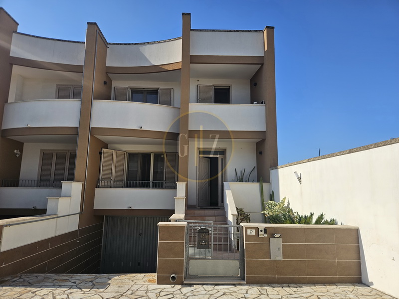 3 bedrooms Villa in Calimera, Italy No. 381115