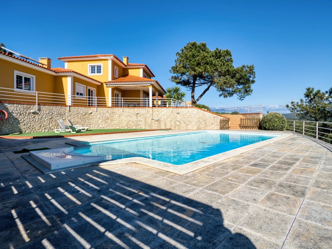 Вилла с 6 спальнями в Сан Мартинью ду Порту, Португалия № 209024