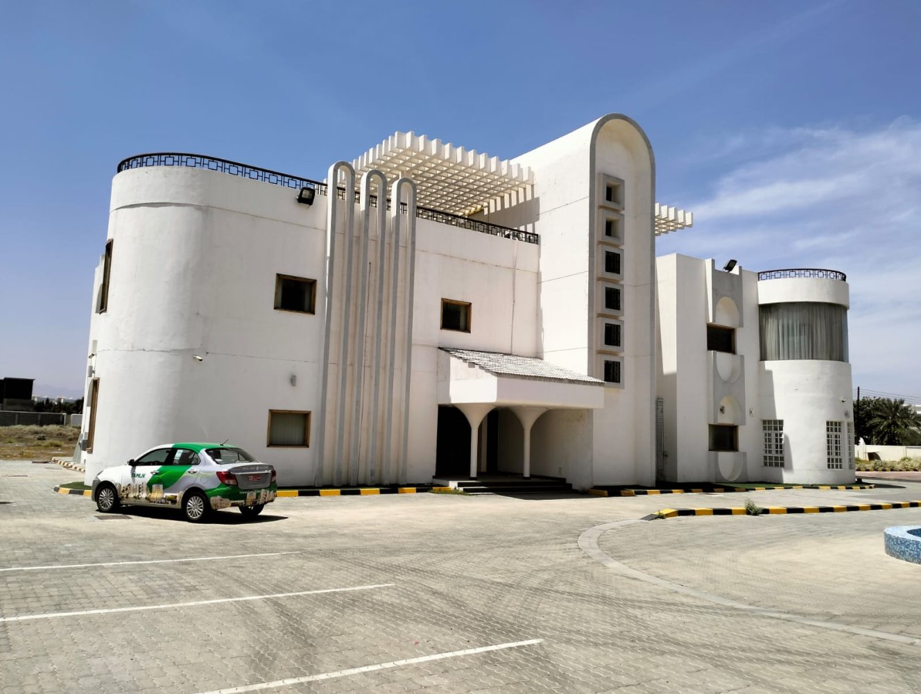 Отель, гостиница с 20 спальнями в Маскат, Оман № 1378